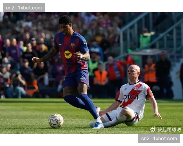 巴萨拉什福德禁区外远射 冬季引援增强进攻多样性